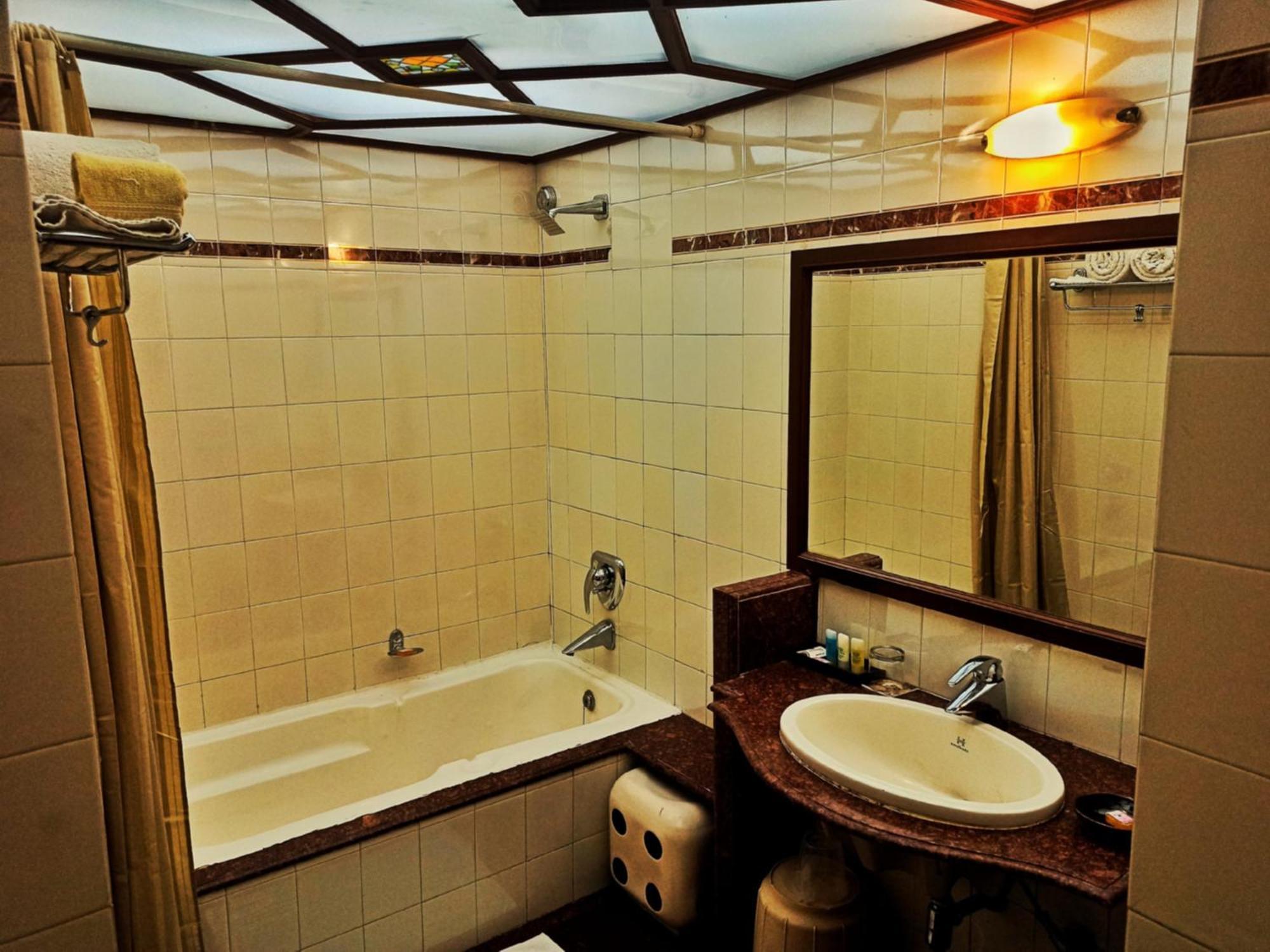 Kailash Parbat Hotel Lonavala Extérieur photo